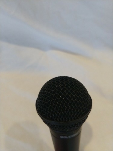Digital Reference DRV100 Dynamic Wired Microphone - Picture 3 of 3