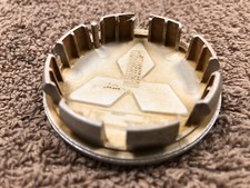 4 Tapacubos Centrales Plateados De 60 Mm – Para Llantas Mitsubishi, Estilo Clásico