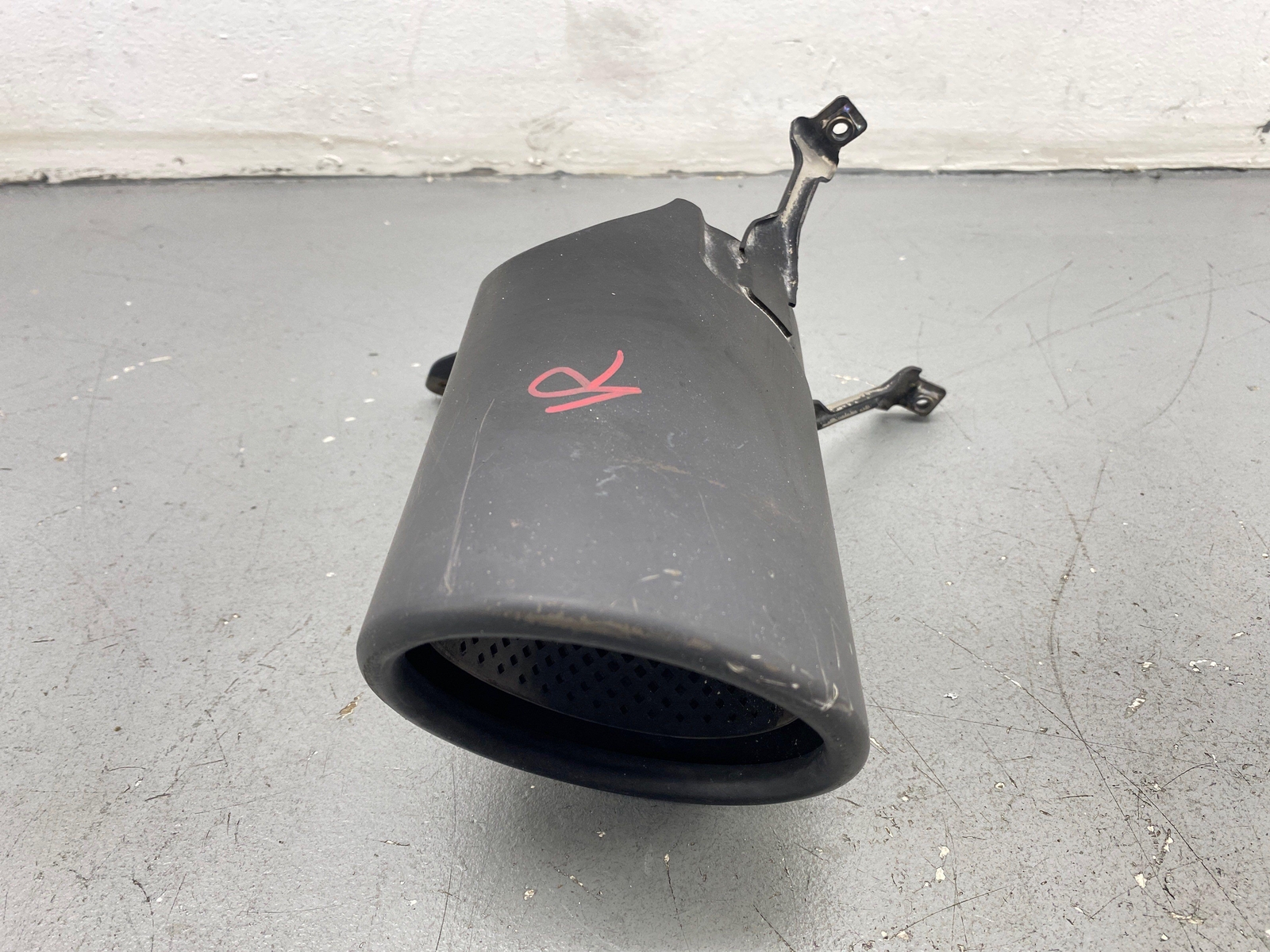 2020-2023 MCLAREN GT RIGHT SIDE MUFFLER EXHAUST TAIL PIPE TIP 22HA113GP OEM