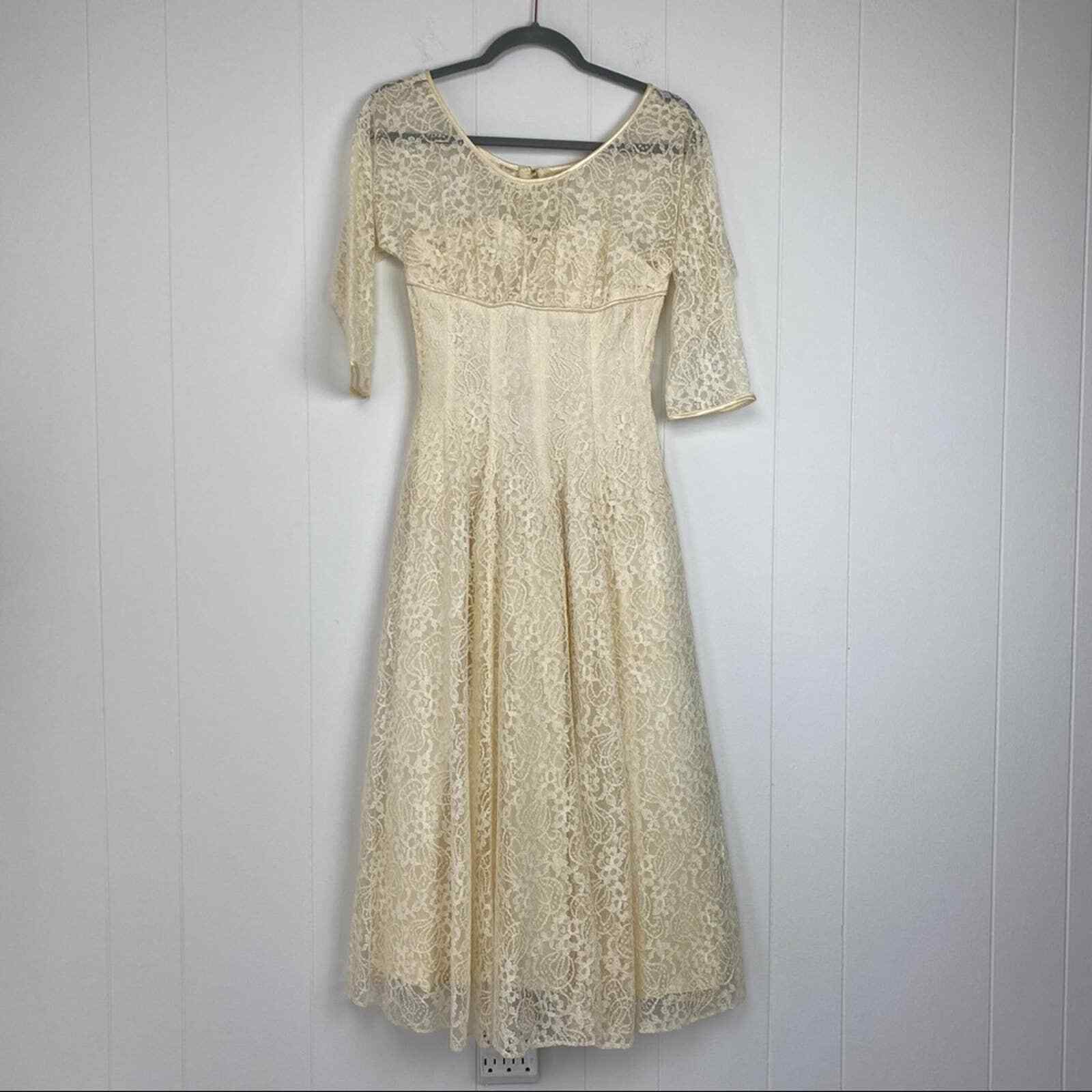 Vintage 1950s Tea Length 3/4 Sleeve Cream Lace Fit & Flare Wedding