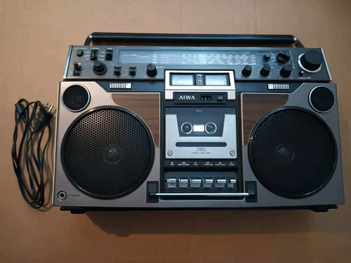 Vintage Aiwa TPR-950H Boombox cassette player, am/fm radio Tested And Working