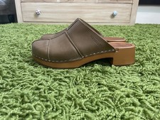 Swedish Hasbeens Tobacco Stitched Leather Slip On Clogs Size 40 NEW