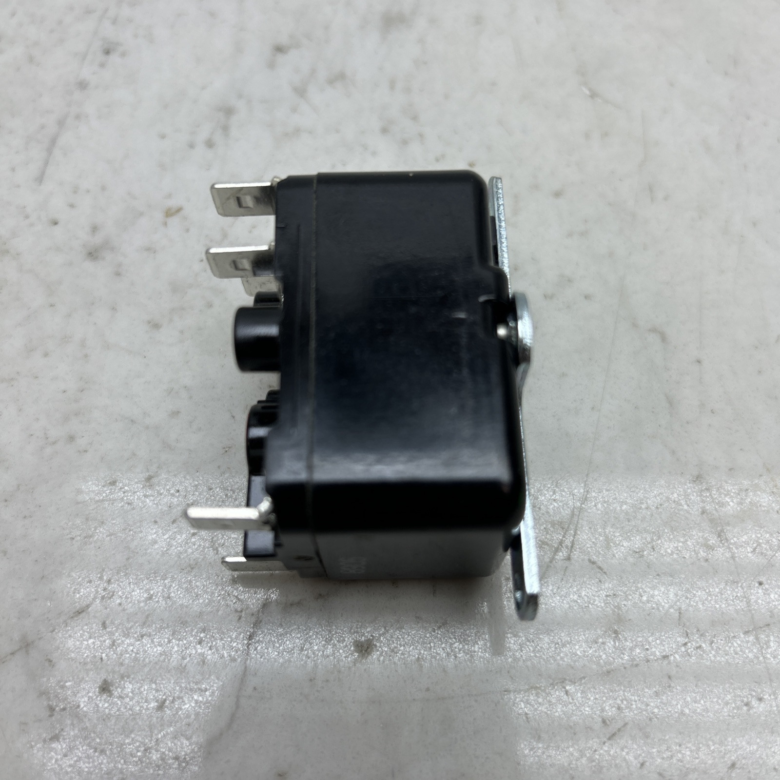 2 Pack Essex HN61KQ121 Power Duty Relay 8 Amp 240v 277 Coil Volts DPST