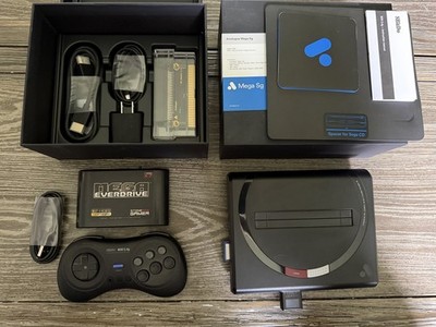 Analogue Mega SG Sega Genesis w/Box and Master System Adapter &Everdrive X7