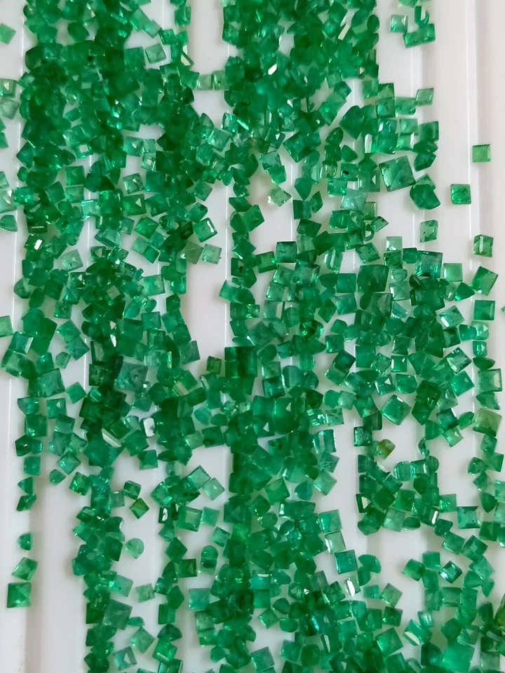 AAA Quality 10 Pcs Natural Emerald 3mm Square Calibrated Size Loose Gemstone - Image 3 of 4