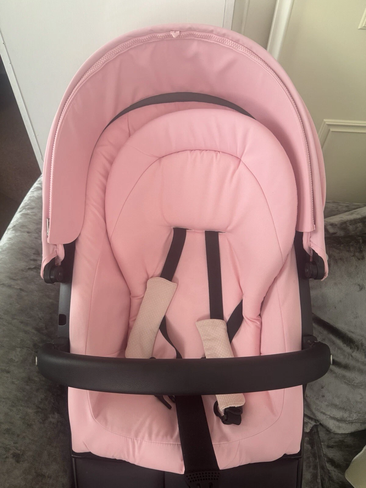 Stokke V6 Seat and Trailz Carrycot
Opens in a new window or tab