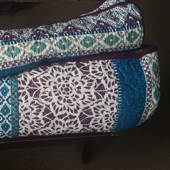 INTELLIGENT DESIGN Multicolor Queen Size Quilt Set in Excellent Condition - Image 4 of 4