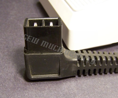 PEDAL DE CONTROL DE PIE # 0026417012R Genérico con Cable Bernina Tipo 01 347 365 366 - Imagen 4 de 5