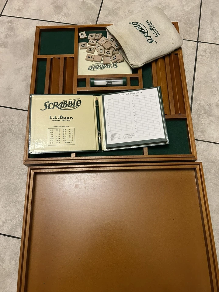 2008 Scrabble L. L. Bean Deluxe Edition caixa de tábua rotativa madeira  - Imagem 2 de 3