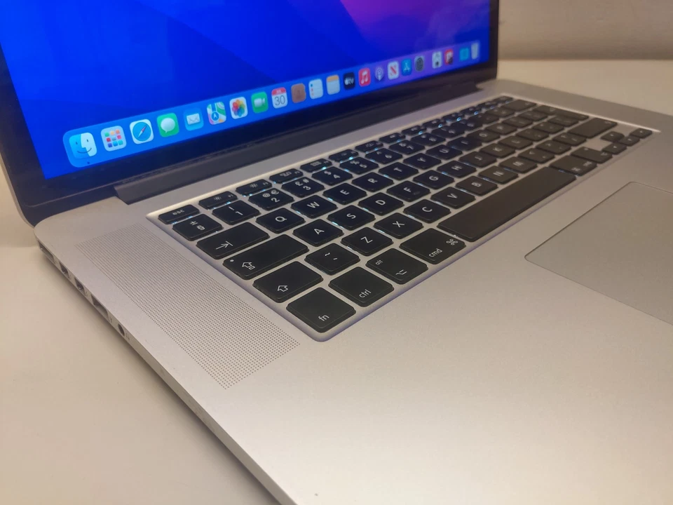 MacBook Pro Retina 15" 2015 | Radeon GPU 1TB SSD 16GB RAM 2.5GHz i7 | MS Office - Image 4 of 4