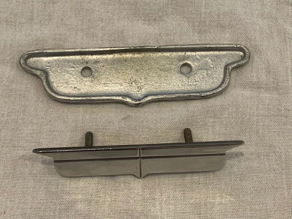 Cadillac Eldorado Biarritz 1957 y emblema de respaldo de asiento y medalla de placa de respaldo Foto 4 de 4