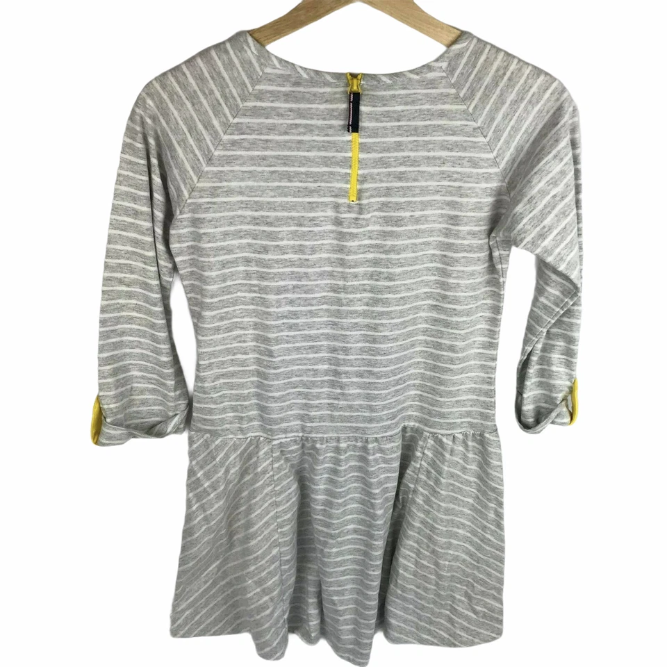 Vestido Tommy Hilfiger Niña Gris Blanco Rayas Amarillo Detalle Bolsillos Delanteros Foto 3 de 4