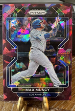 2022 Panini Prizm - Max Muncy Burgundy Cracked Ice Prizm /25