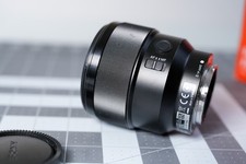 Sony FE 85mm f/1.8 SEL85F18 Portrait Prime Lens E-Mount Full Frame EXC