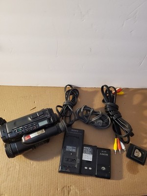 Sony CCD-TR81 Hi-8 Handycam Video Hi8 Analog Camcorder ! For Parts !!