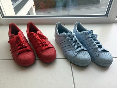 2x Paar adidas Pharell Williams Superstar Gr. 44 Limited Edition Baby Blau Rot