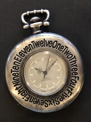 Taschenuhr silberfarben Twelve One Two...  6 x 4,5 cm