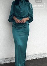 Schönes Maxi Satinkleid von Boohoo Größe 40 Dunkelgrün