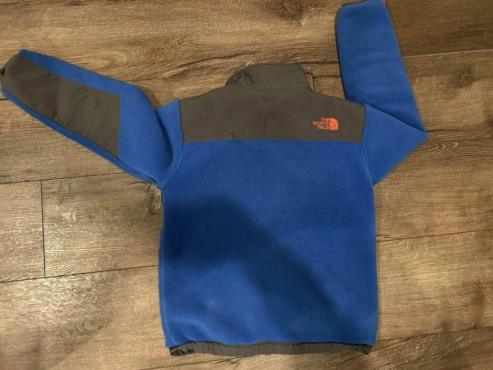 North Face Mediano 10/12 Juvenil Azul Real Gris Con Borde Rojo Vellón Bolsillos con Cremallera Foto 4 de 4