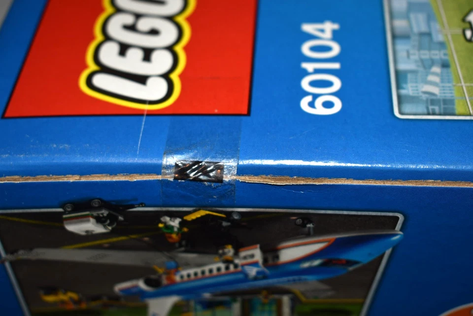 Lego City 60104 Airport Passenger Terminal 694 Pieces New - Image 4 of 4