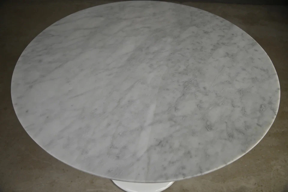 Marble Tulip Style Round Dining Table after Eero Saarinen 20th Century - Image 4 of 4