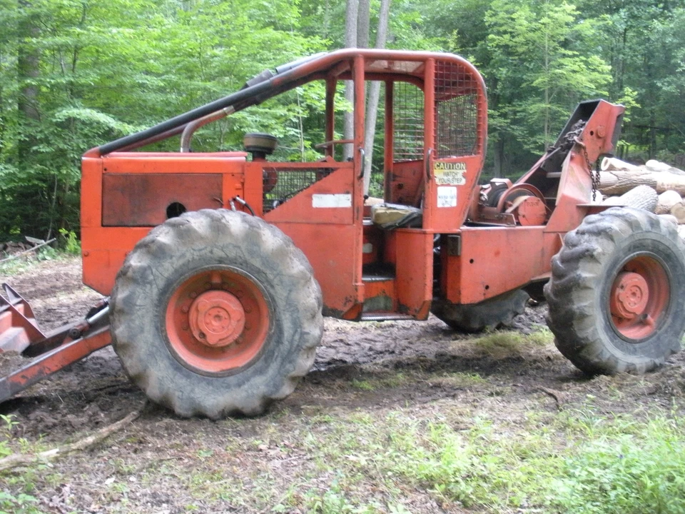 TIMBERJACK 230 Log SKIDDER / Raro Wide Frame SKIDDER / Motor recém-reconstruído - Imagem 3 de 4
