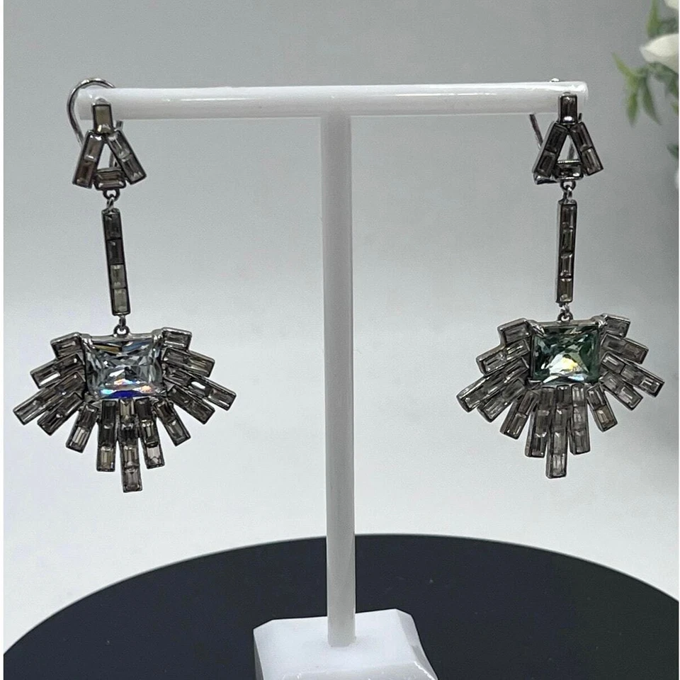 Lulu Frost Designer Astra Verde Como Nuevo Cuelga Brillante Araña Declaración Pendiente Foto 2 de 4