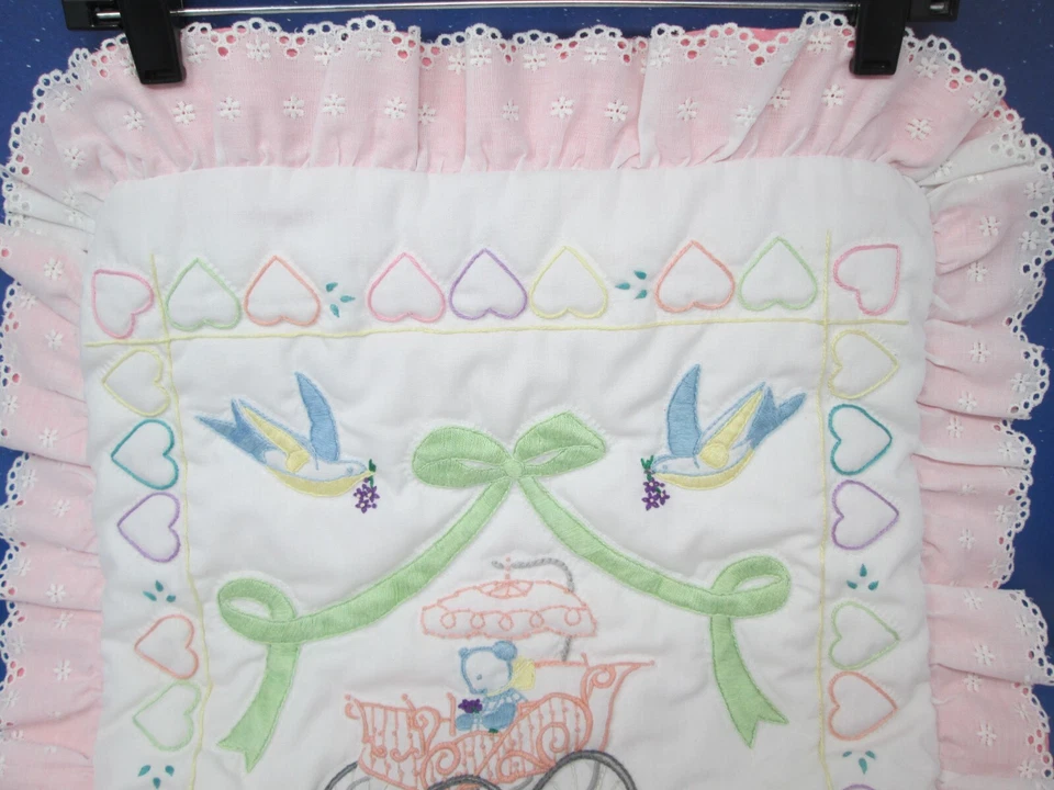 Edredón bordado para colgar en la pared hecho a mano niña encaje rosa 20x22 Foto 2 de 4