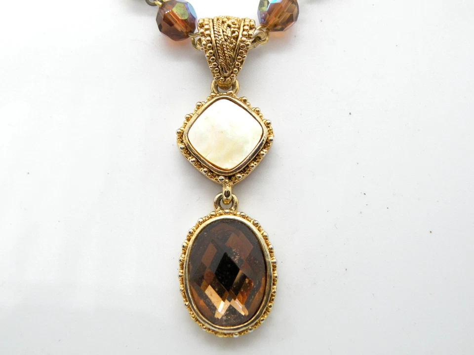 Collar colgante de abulón con cuentas de bronce firmado por Cookie Lee en tono dorado para mujer Foto 4 de 4