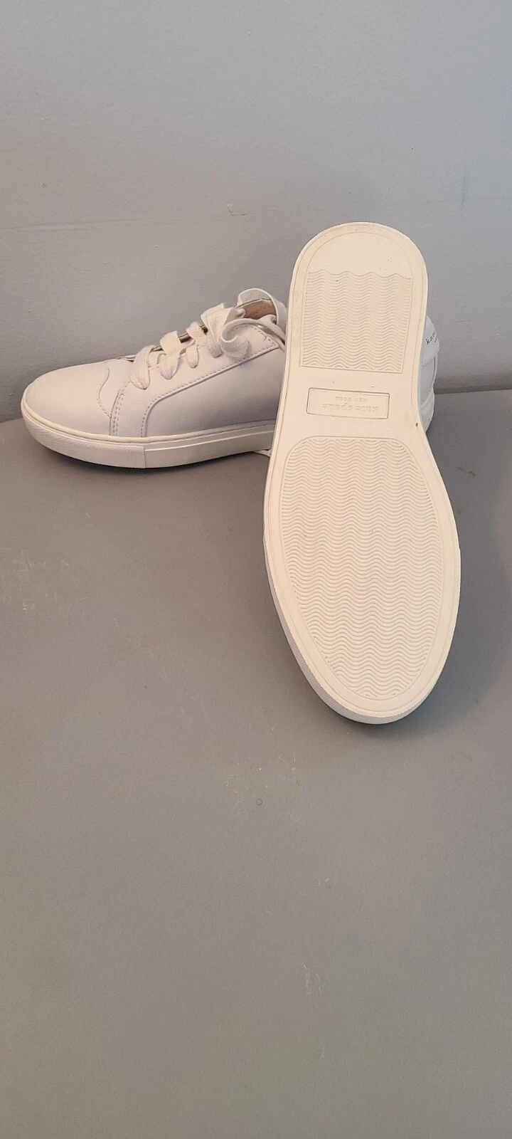 Sneakers da donna bianche Kate Spade Angelise taglia 9 5B in pelle forate