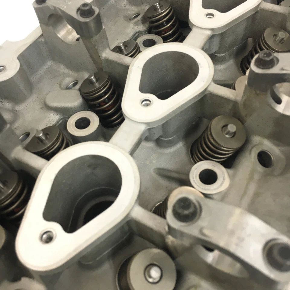 Genuine GM Chevrolet GMC 2.8L DOHC Cylinder Head Assembly w/out Camshafts - Изображение 4 из 4