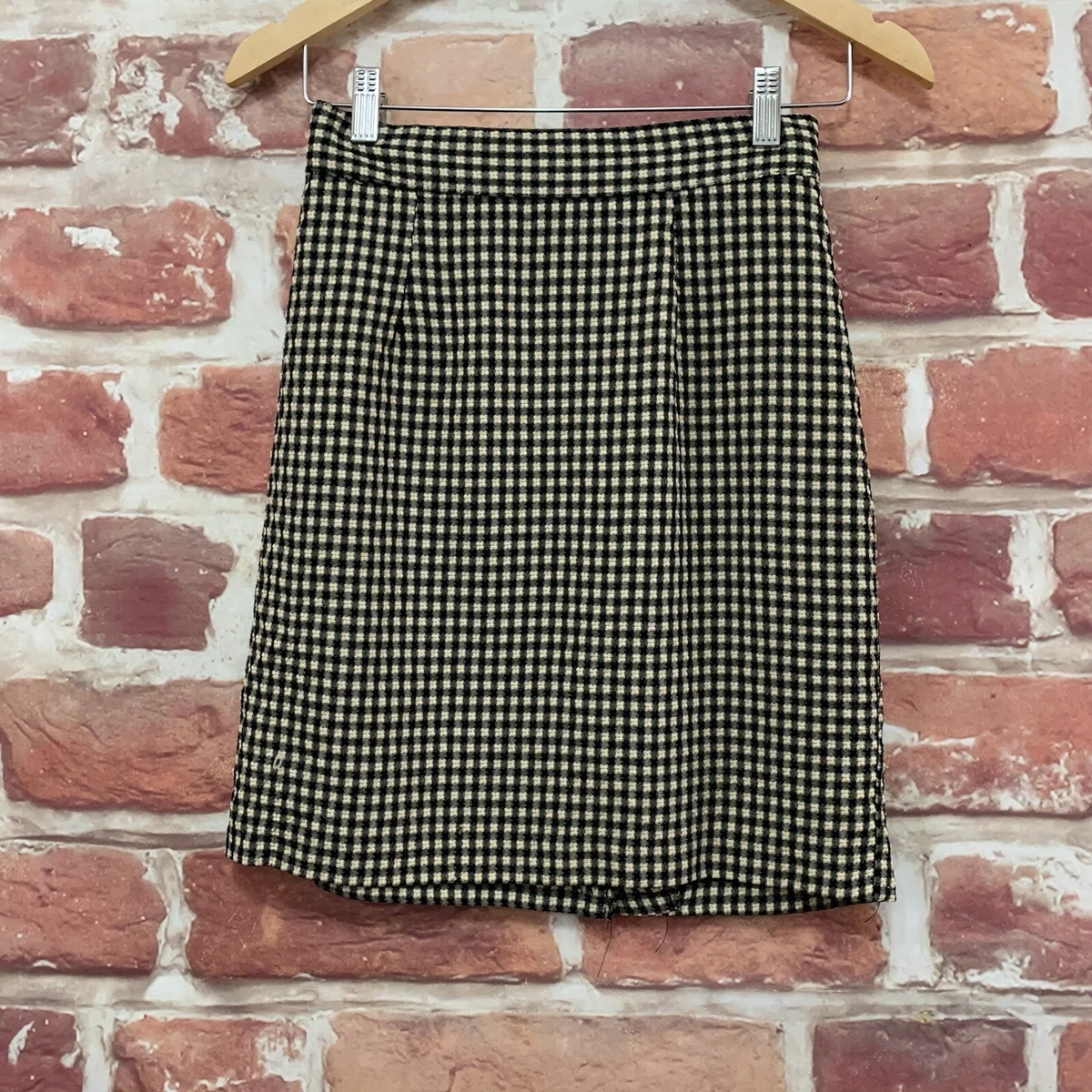 Cute vintage refuge denim skirt! Tagged as a size 7... - Depop