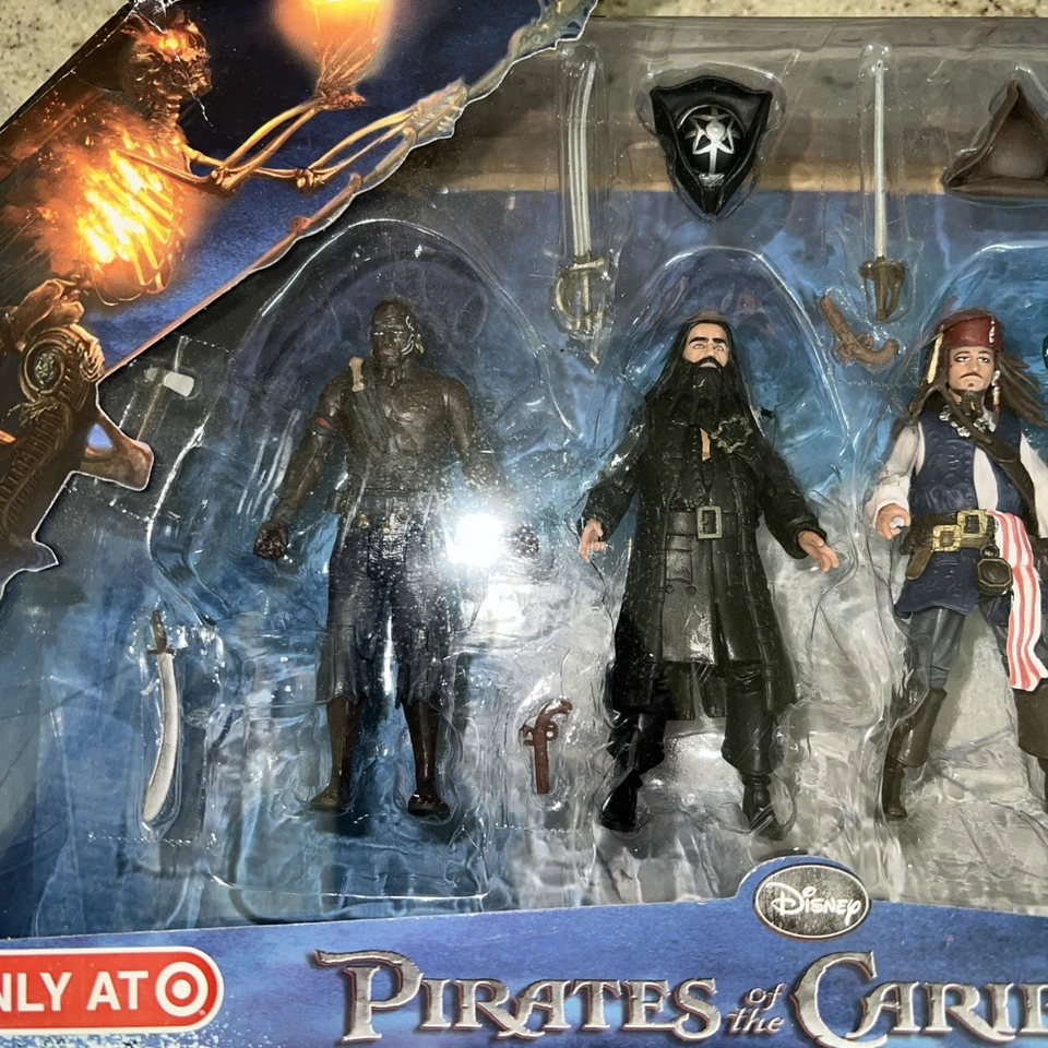 Piratas del Caribe: En mareas misteriosas *exclusivo de objetivo* caja un poco dañada Foto 2 de 4