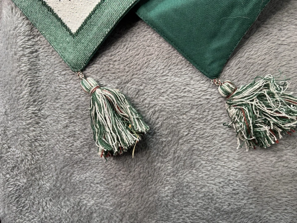 Spode Christmas Tree Scene Weaver Tapestry Table Runner with Tassels 70"x13" 3H - Image 4 of 4