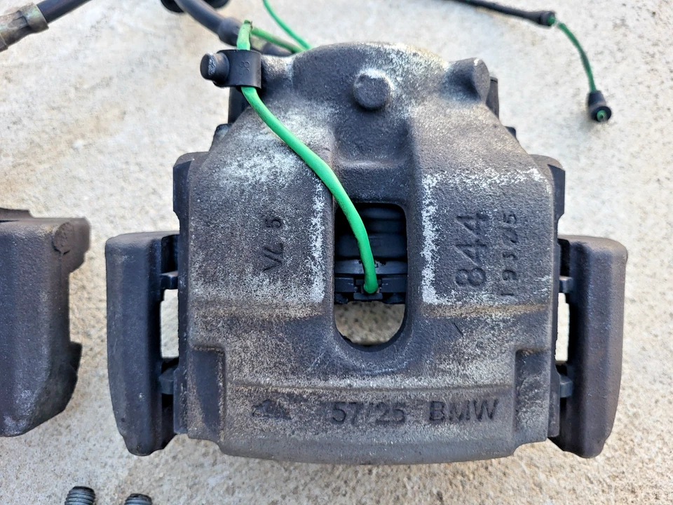 01-06 BMW E46 330i 330Ci Front Left & Right Brake Calipers 57/25 OEM 86k Miles - Image 3 of 4