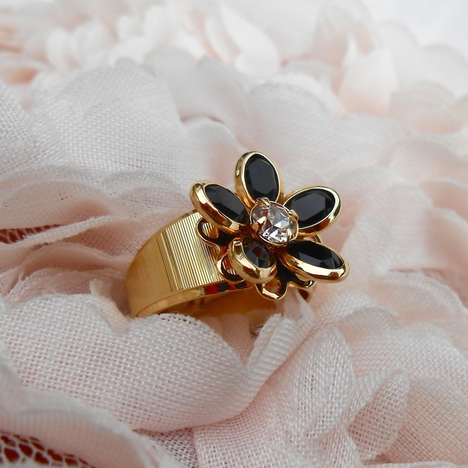 Élégante bague en cristal noir main image 0