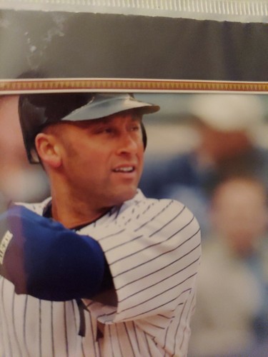 DEREK JETER NEW YORK YANKEES OFFICIALLY LICENSED 8X10 PHOTOGRAPH FACTORY SEALED! - Picture 3 of 11