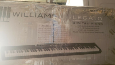 Williams Legato 88-Key Digital Piano Likee New 0656238026239