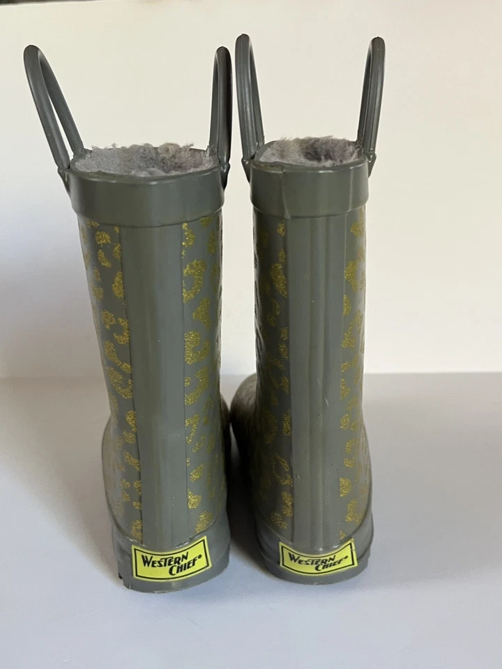 Botas de chuva de borracha Western Chief criança menina tamanho 7/8 cinza estampa animal dourado - Imagem 3 de 4