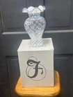 Fenton Hexagon Vase Meadow Diamond Óptic Lavender Crest Floral Pattern. VC-1