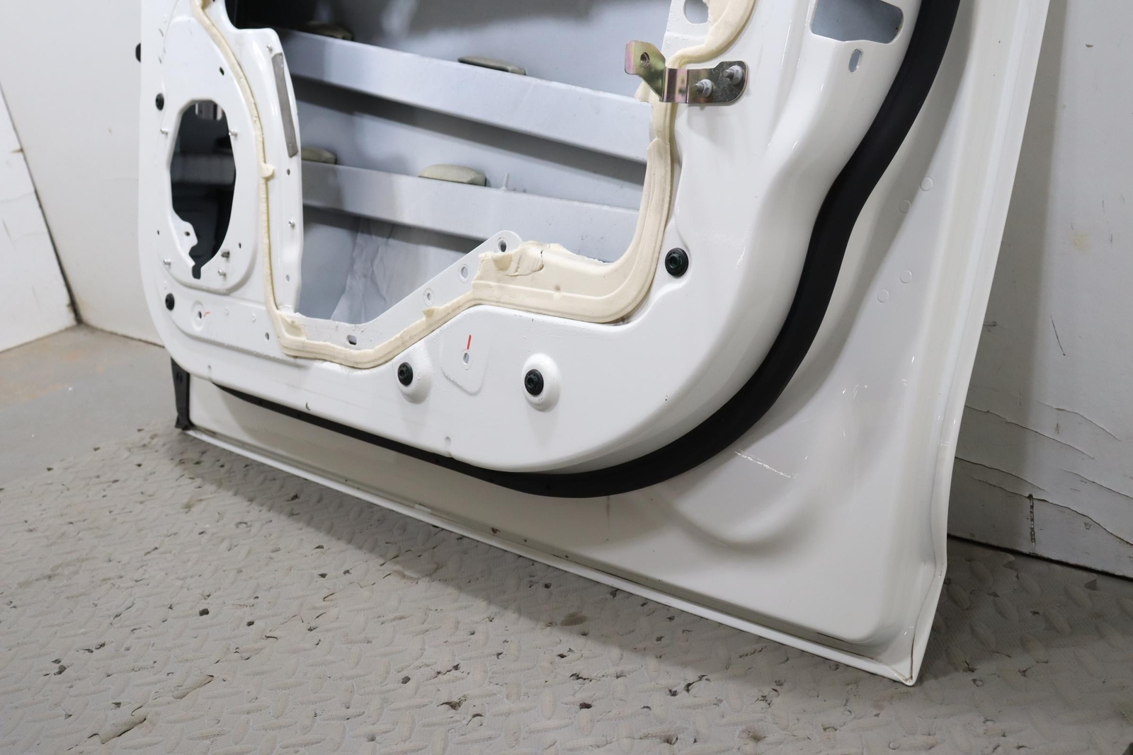 2014 - 2024 MASERATI QUATTROPORTE FRONT RIGHT SIDE DOOR SHELL OEM WHITE_BIA