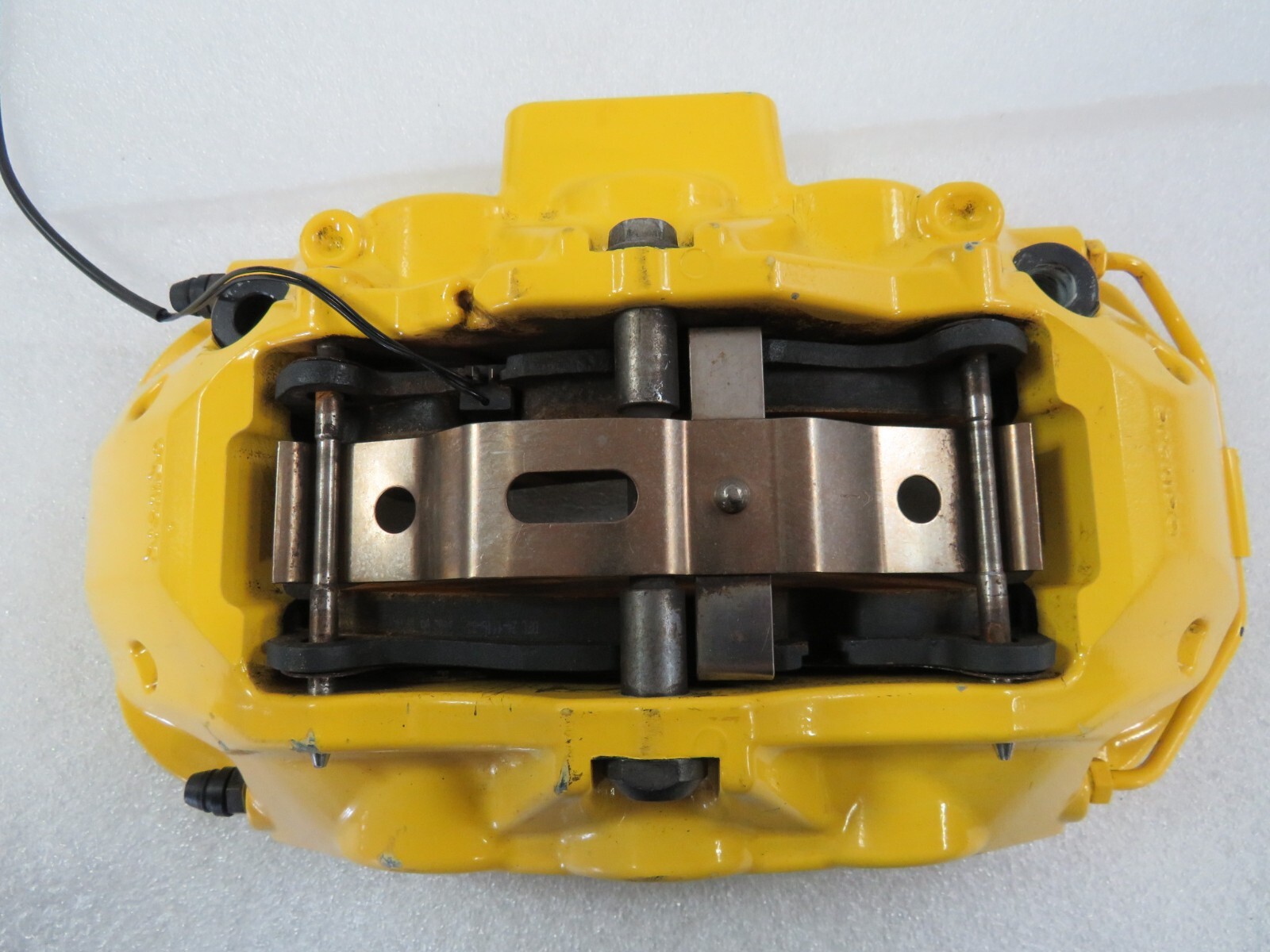 Maserati Granturismo, LH, Front Brake Caliper, Yellow, Chipped, Used, 82102601