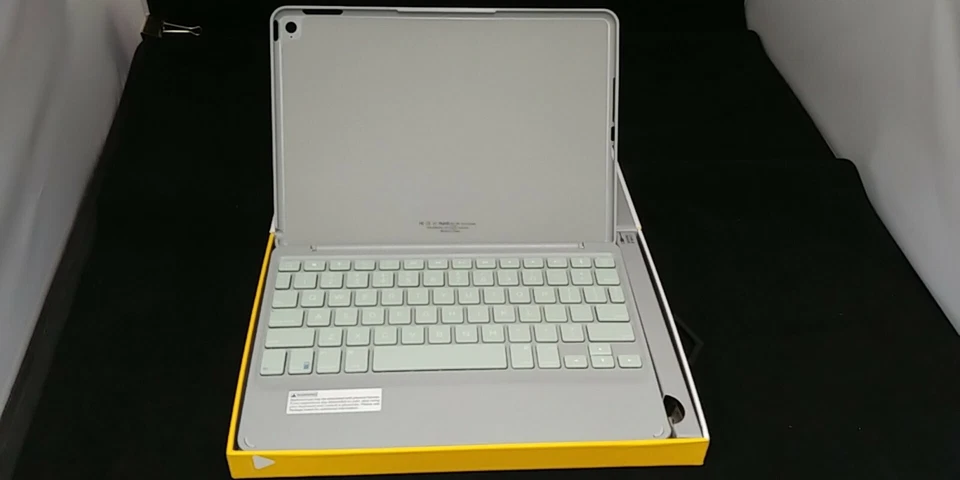 ZAGG Folio Case Hinged with Bluetooth Keyboard For iPad Air 2- A1566 A1567-GEN 2 - Image 2 of 3