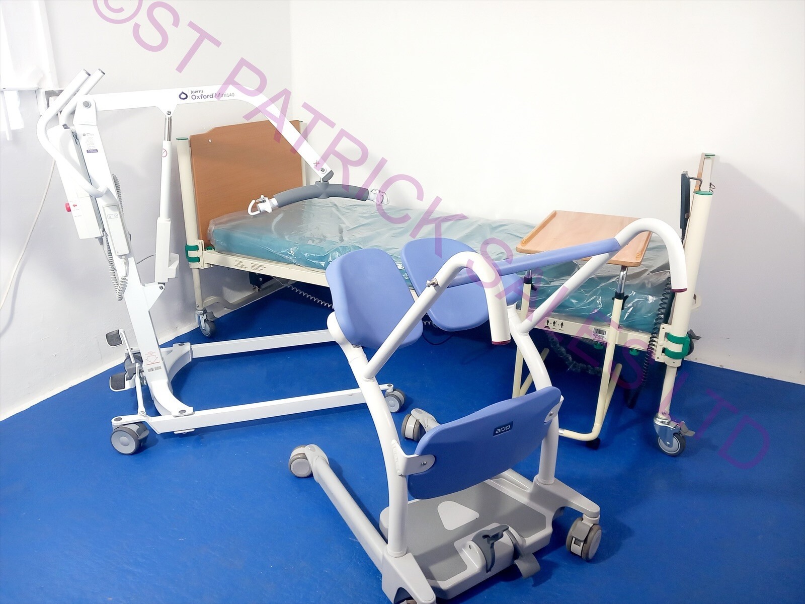 R82 SHOWER COMMODE CHAIR ONE SIZE (vat exempt price) Delivery Arranged