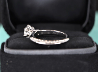 $13,800 Tiffany & Co Platinum 0.91ct I VVS1 Round Diamond