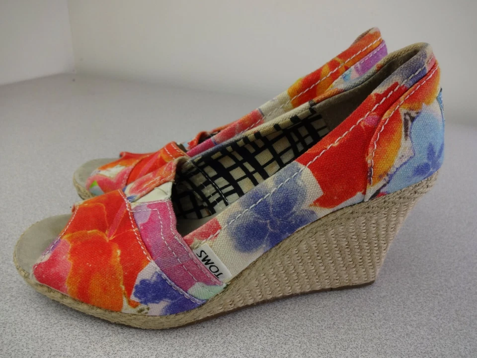 TOMS 女式 6 码露趾 3 英寸帆布楔形鞋跟花卉帆布凉鞋 — 第 2/4 张图片