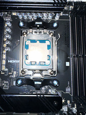 MSI MAG B650 TOMAHAWK WIFI ATX AM5 DDR5 + AMD Ryzen 5 7500F 3.7ghz 