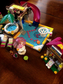 LEGO FRIENDS: Heartlake City Pool (41008) W/INSTRUCTIONAL MANUAL 100% COMPLETE