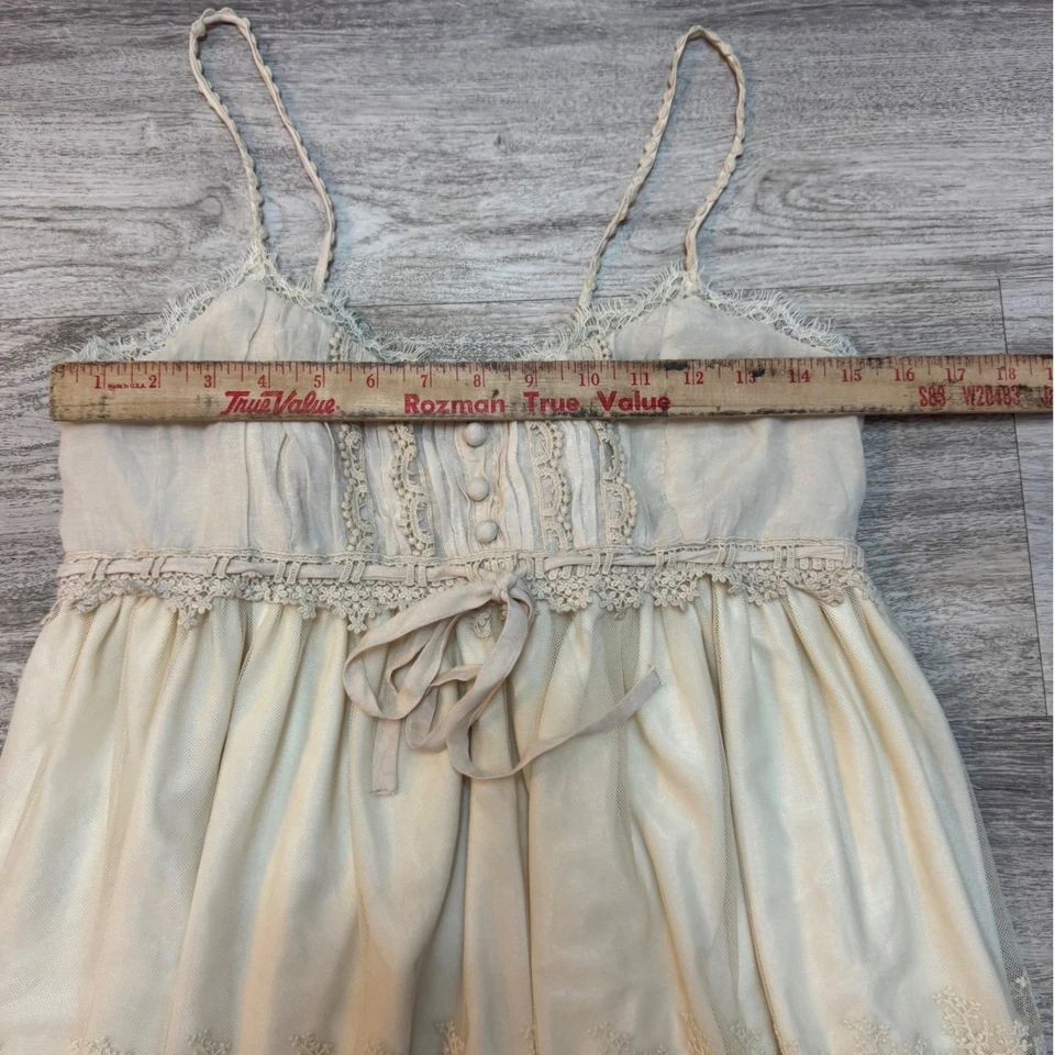 Vestido feminino Ryu de renda creme em camadas sem mangas alça de espaguete tamanho G - Imagem 4 de 4