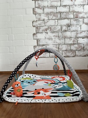 Play mat with music